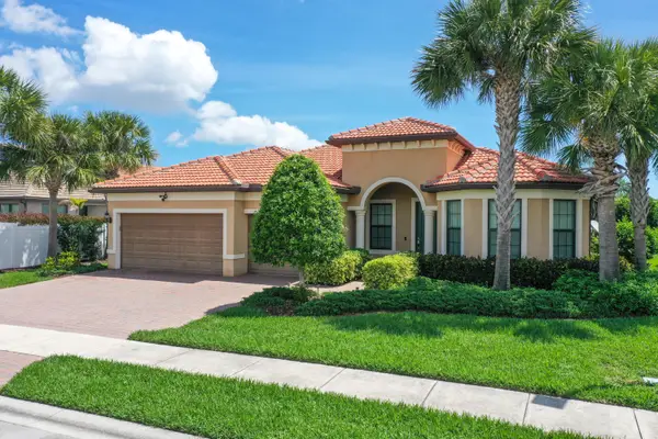 301 SE Huntington Circle, Port St Lucie, FL 34984