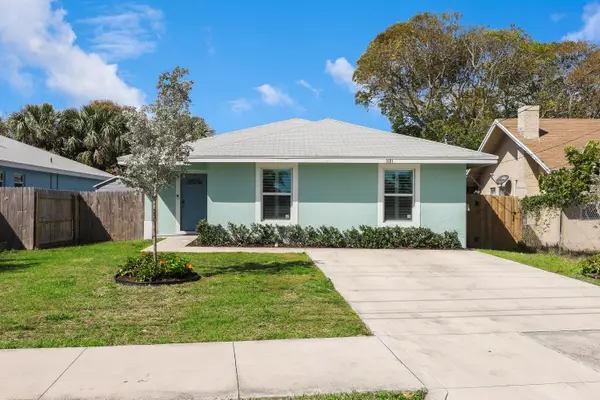 3121 Pinewood Avenue, West Palm Beach, FL 33407