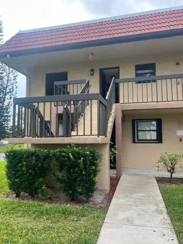 21911 Lake Forest Circle #201, Boca Raton, FL 33433