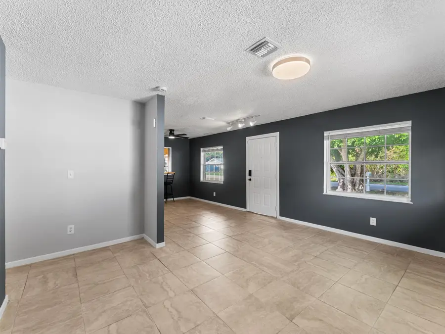 304 8th Avenue Sw, Vero Beach, FL 32962 - #3