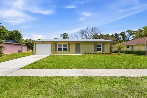 445 NE Armory Circle, Port St Lucie, FL 34983