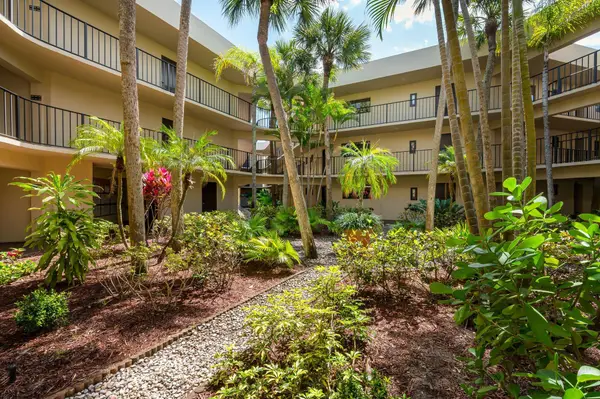 5220 Las Verdes Circle #108, Delray Beach, FL 33484
