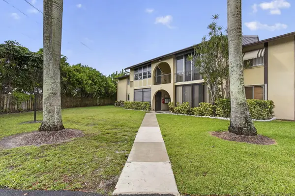 315 Pine Ridge Circle #D-1, ,, FL 33463