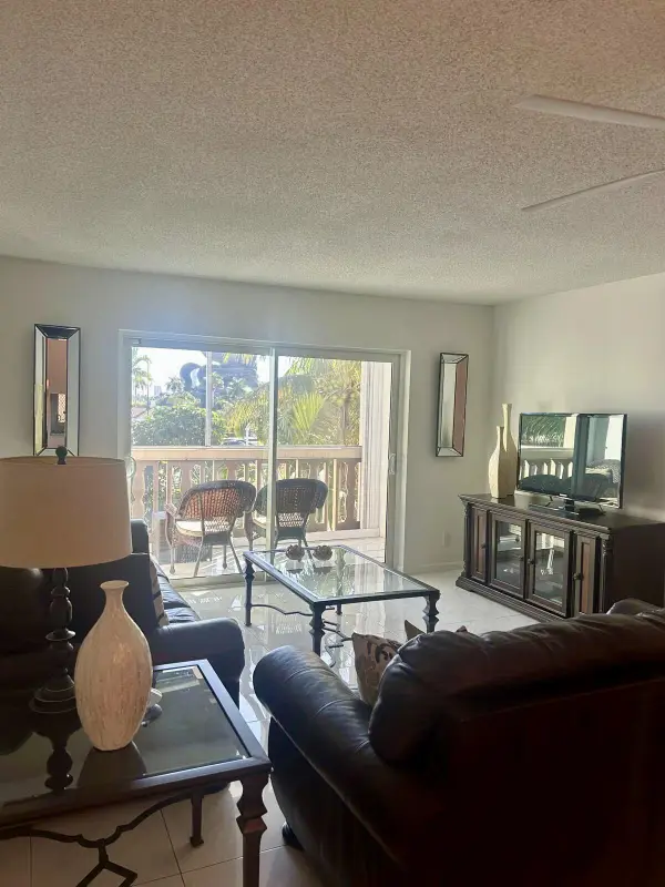 410 SE 2nd Street #323, Hallandale Beach, FL 33009