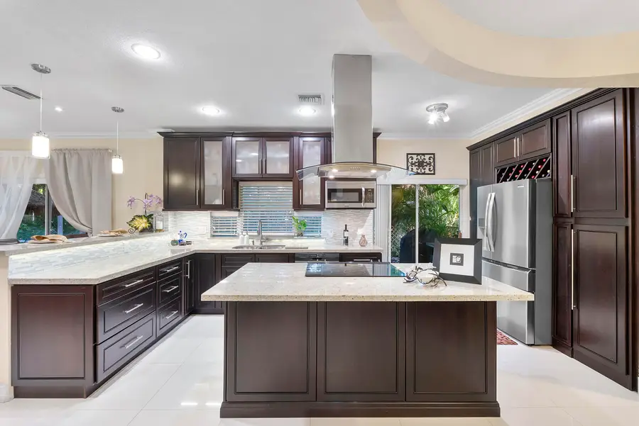 11377 Lakeview Drive, Coral Springs, FL 33071 - #2