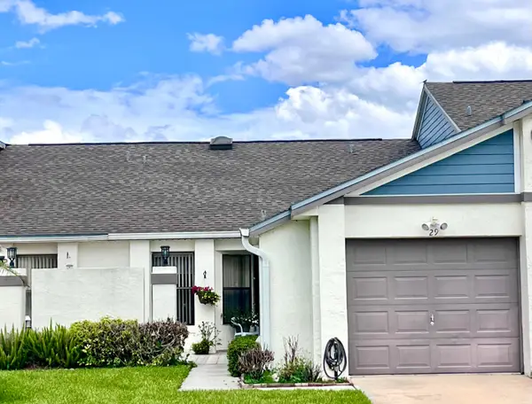 29 Lakepointe Circle, Kissimmee, FL 34743