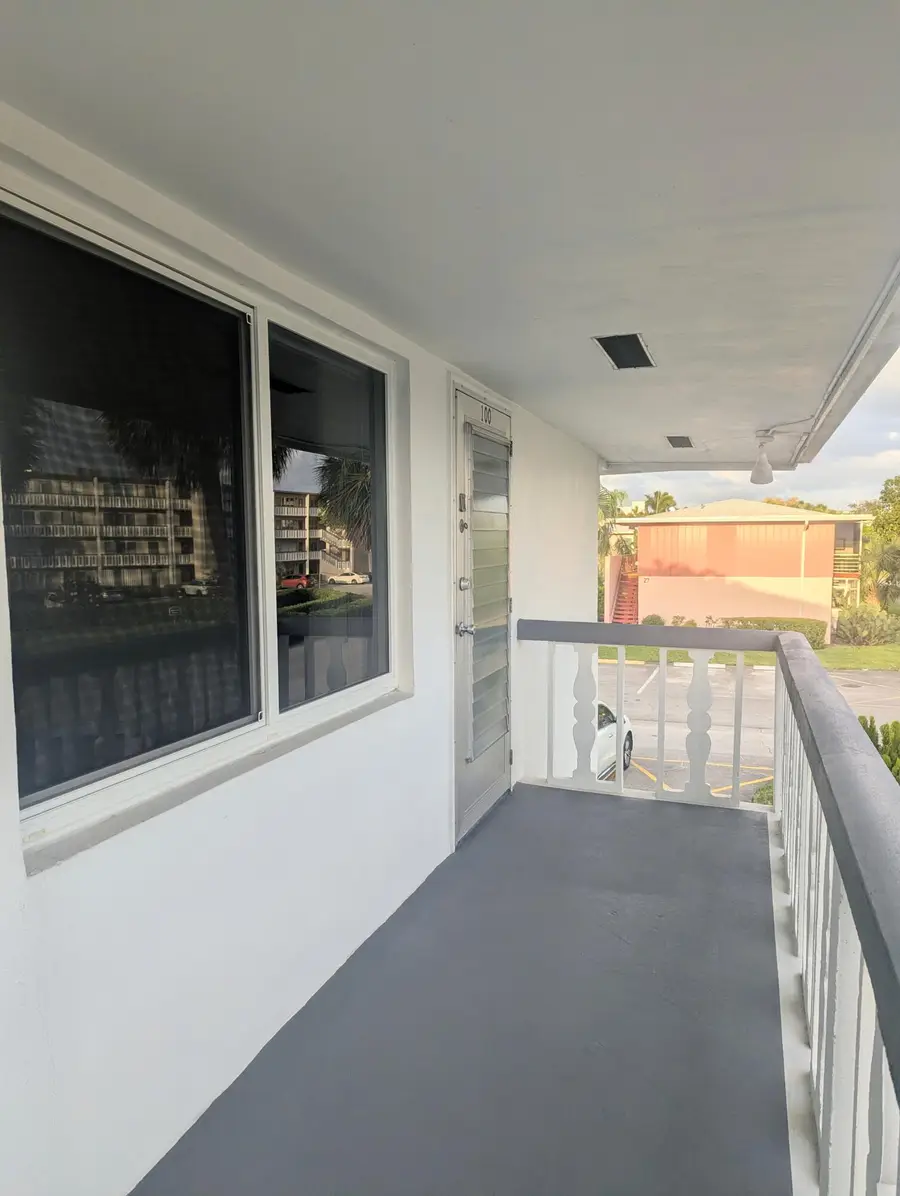 100 Kingswood E, West Palm Beach, FL 33417 - #2