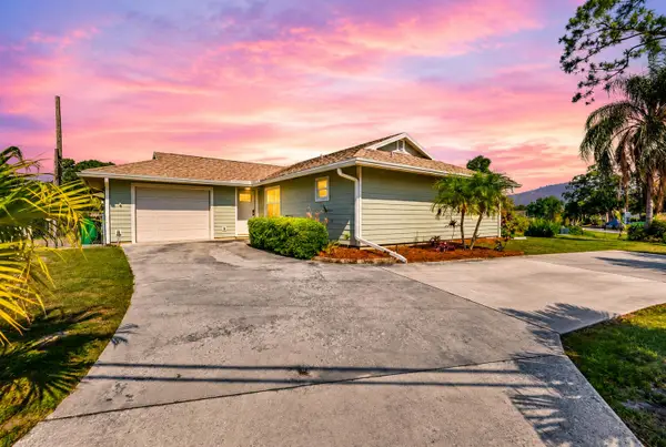 2411 SE Floresta Drive, Port St Lucie, FL 34984