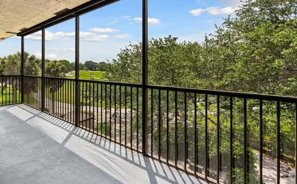 200 W Jacaranda Country Club Drive #3c, Plantation, FL 33324
