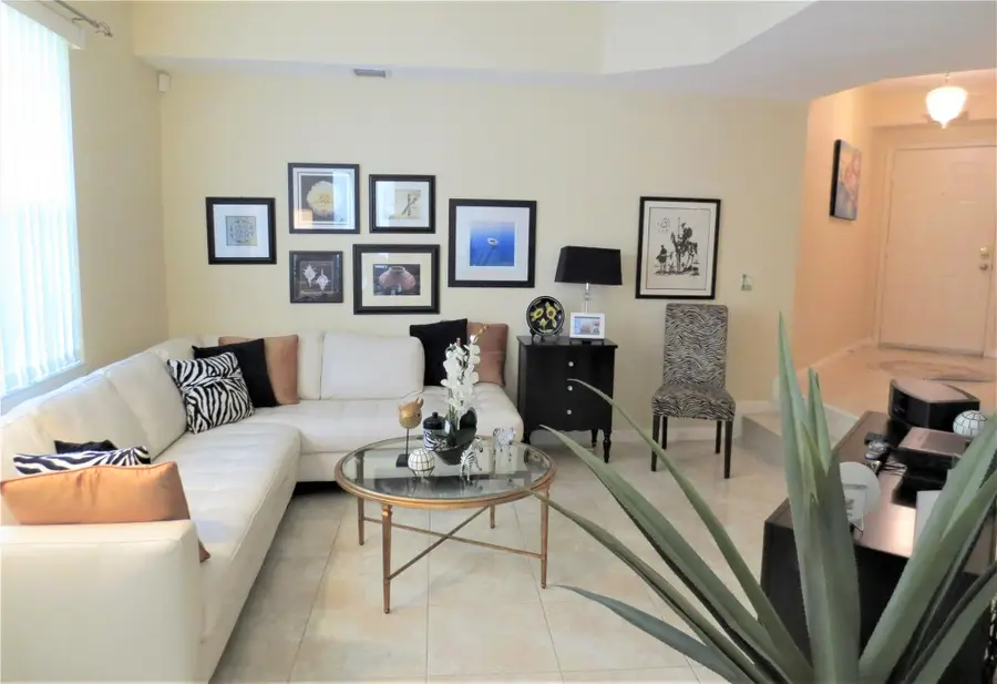 1900 Oceanwalk Lane #117, Lauderdale By The Sea, FL 33062 - #3