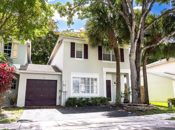 5920 S Golden Beauty Lane, Tamarac, FL 33321