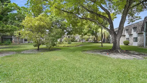 3105 Oakland Shores Drive #J207, Oakland Park, FL 33309