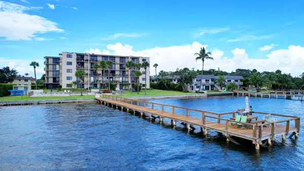 1202 S Lake Drive #105, Lantana, FL 33462