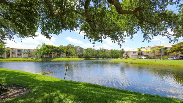 500 N Crestwood Ct Court N #502, Royal Palm Beach, FL 33411