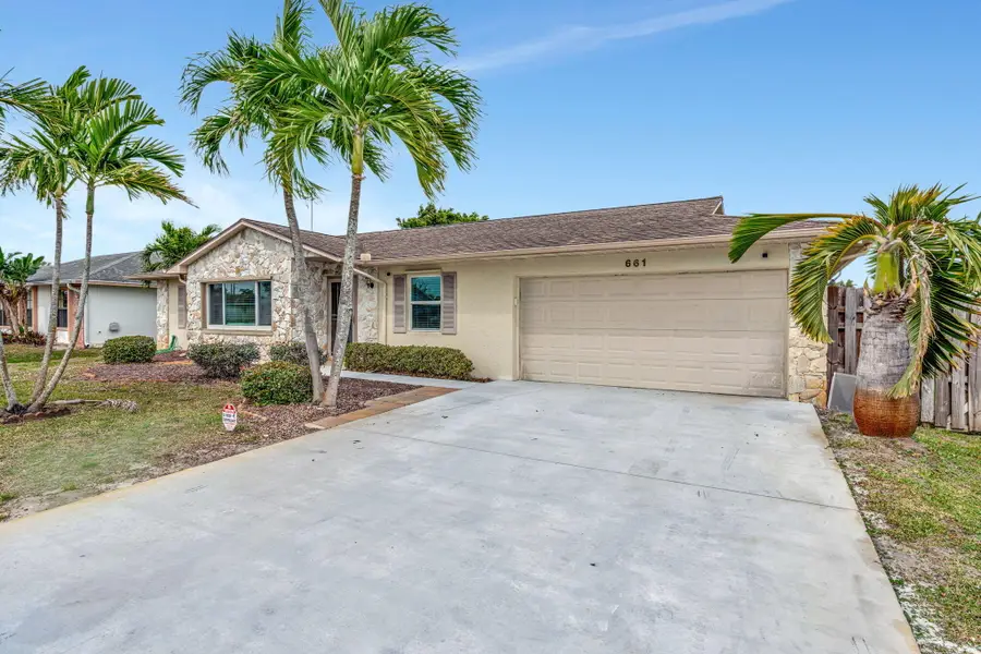 661 SE Crescent Avenue, Port Saint Lucie, FL 34984 - #3