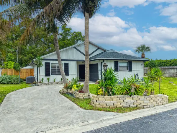 6062 Bania Wood Circle, Atlantis, FL 33462