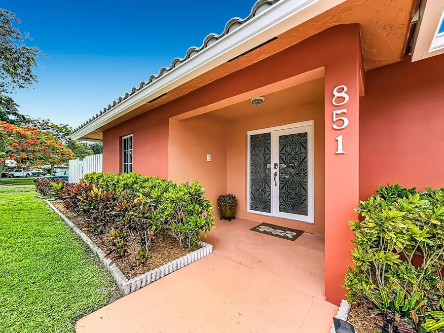 851 E Plantation Circle, Plantation, FL 33324 - #2