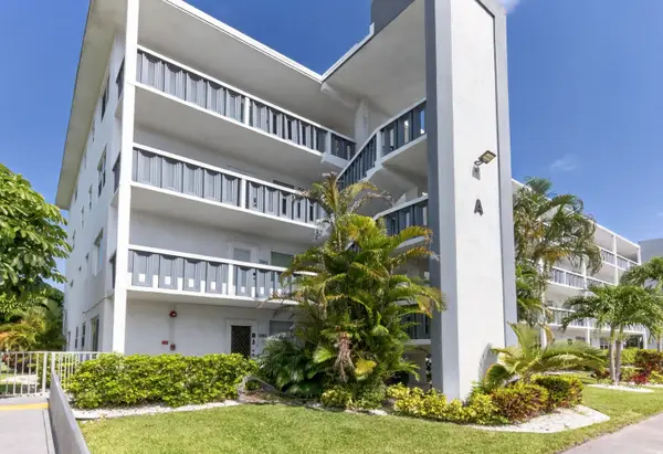 2002 Berkshire #2002, Deerfield Beach, FL 33442