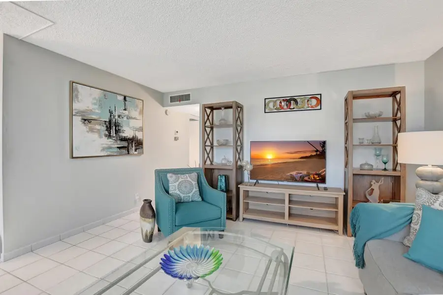 204 Burgundy E #204, Delray Beach, FL 33484 - #3