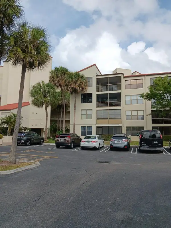 2304 S Cypress Bend Drive #313, Pompano Beach, FL 33069