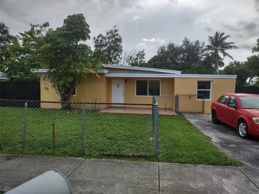 128 Miami Gardens Road, West Park, FL 33023 - #2