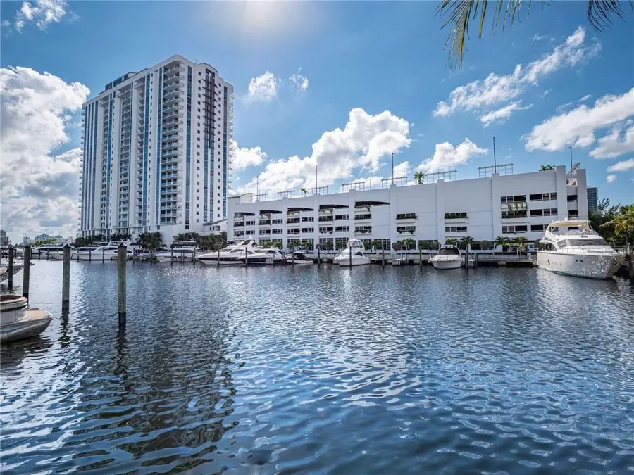 17111 Biscayne Boulevard #2105 + 1 BOAT SLIP 100 ft, North Miami Beach, FL 33160 - #3