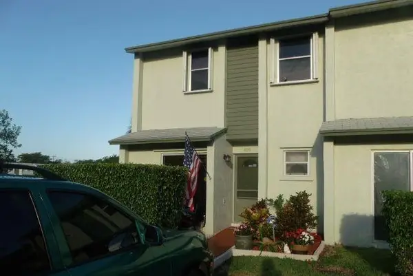 809 Crystal Lake Drive #809, Deerfield Beach, FL 33064