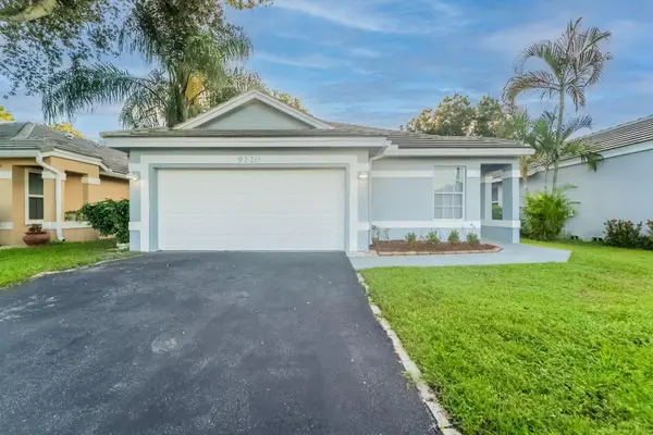 9220 Arborwood Circle, Davie, FL 33328