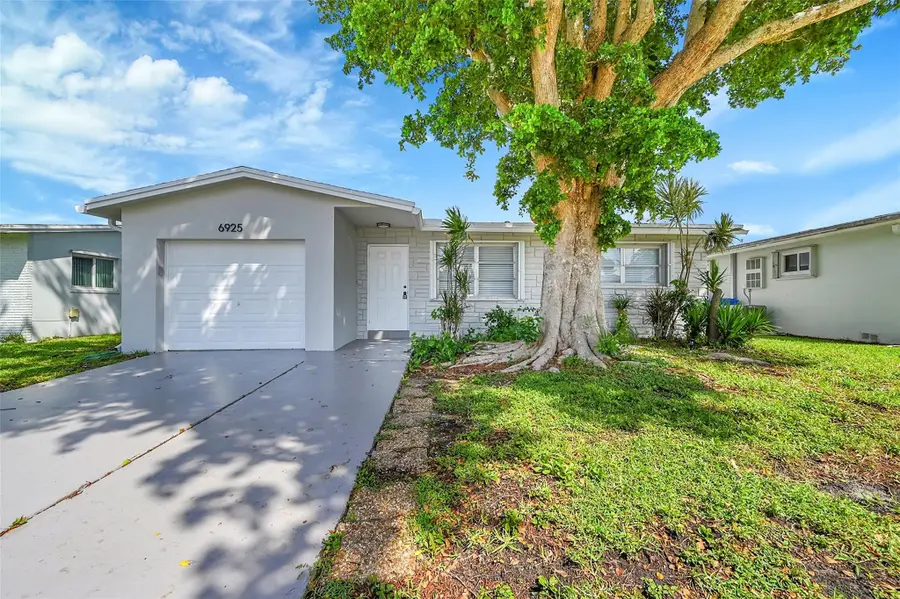 6925 NW 11th Street, Margate, FL 33063 - #2
