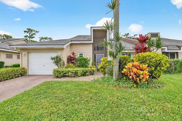 6869 Fountains Circle #6869, Lake Worth, FL 33467