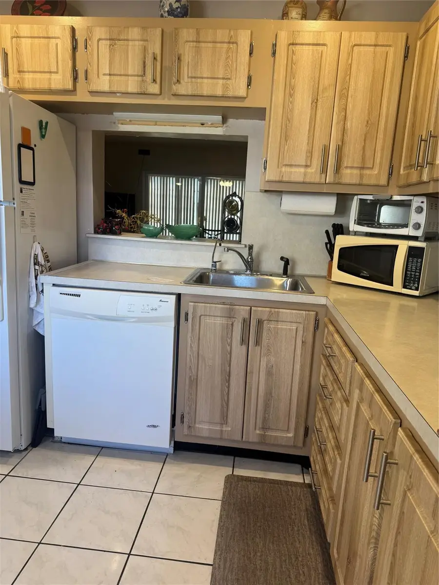 3940 NW 42 Avenue #315, Lauderdale Lakes, FL 33319 - #3