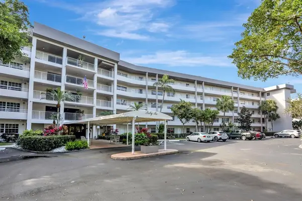 565 Oaks Lane #103, Pompano Beach, FL 33069