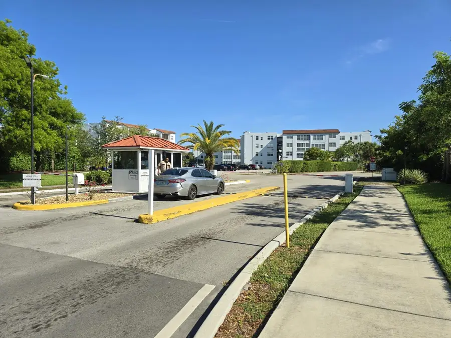 2860 Somerset Drive #317K, Fort Lauderdale, FL 33311 - #2