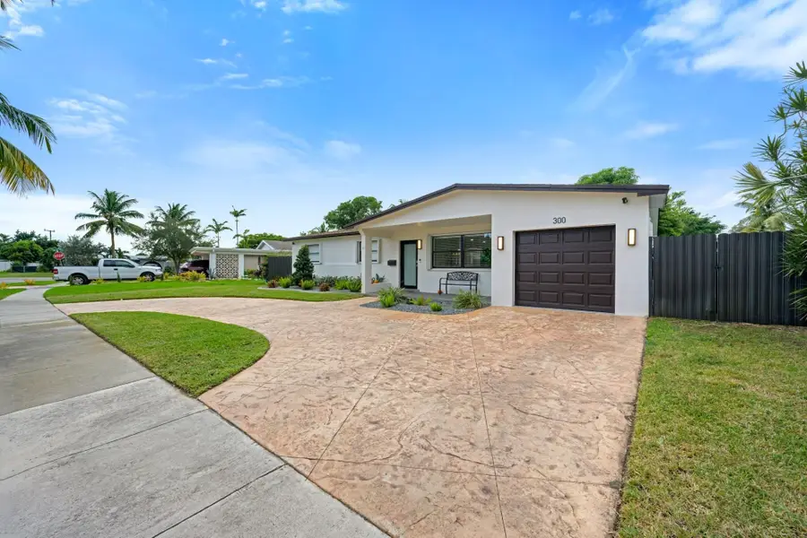 300 SW 65th Way, Pembroke Pines, FL 33023 - #2