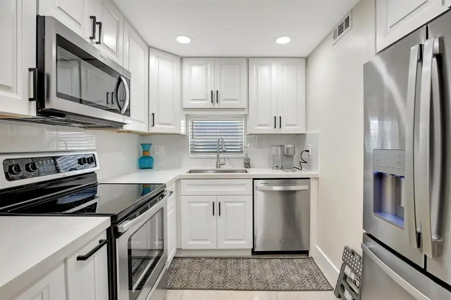 9720 S Hollybrook Lake Drive #204, Pembroke Pines, FL 33025 - #2