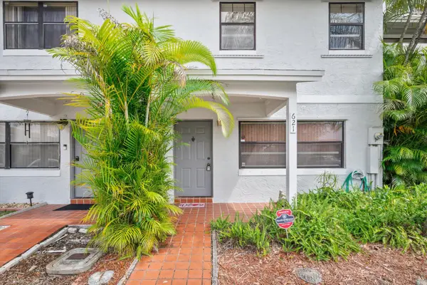 621 NW 105th Way, Pembroke Pines, FL 33026
