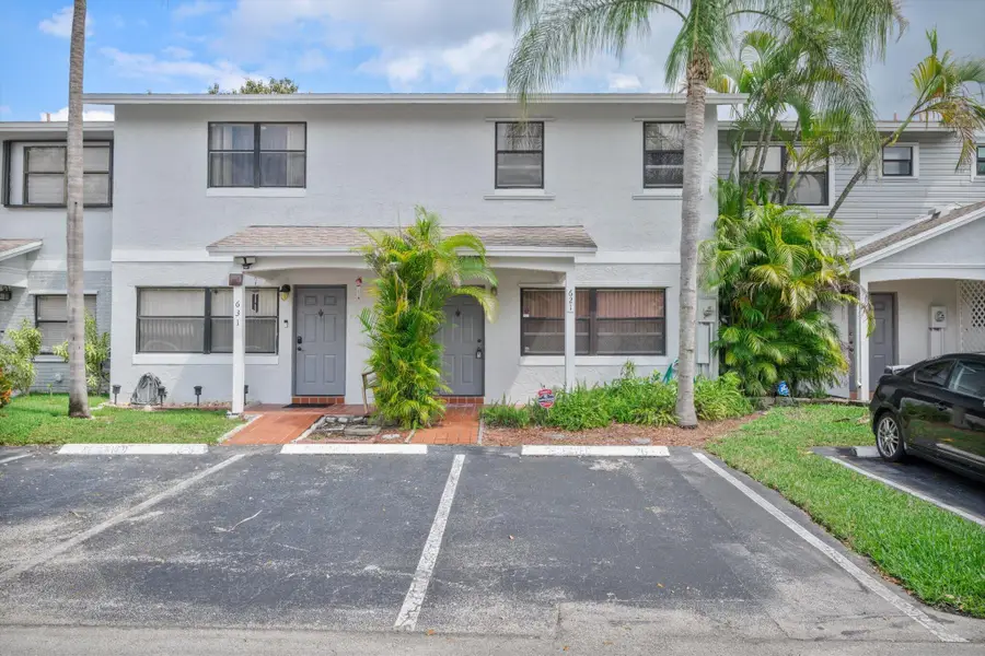 621 NW 105th Way, Pembroke Pines, FL 33026 - #2