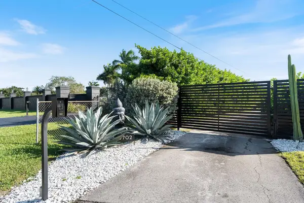 5702 SW 136 Avenue, Southwest Ranches, FL 33330