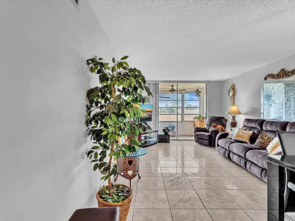 9041 Sunrise Lakes Boulevard #113, Sunrise, FL 33322