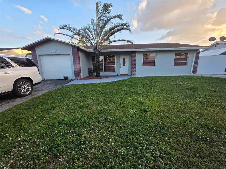 9410 NW 14th Street, Pembroke Pines, FL 33024 - #2