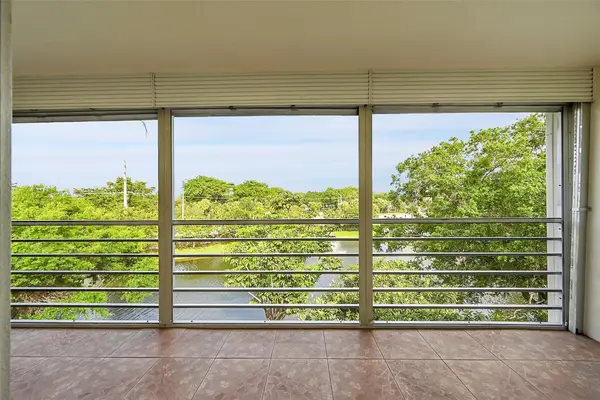 2502 Antigua Terrace #J4, Coconut Creek, FL 33066