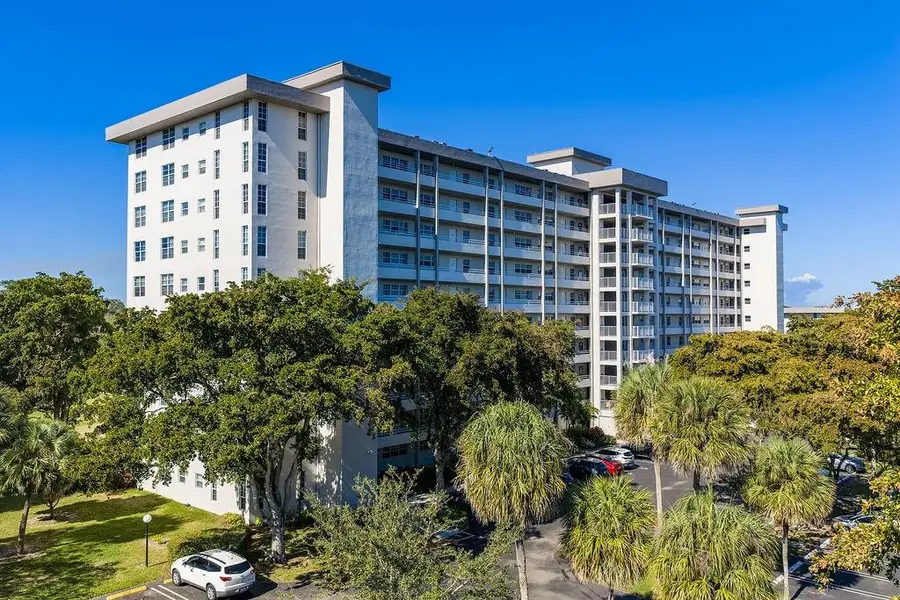 575 Oaks Lane #1002, Pompano Beach, FL 33069 - #2