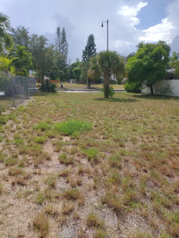 2907 Broadway Avenue, West Palm Beach, FL 33407