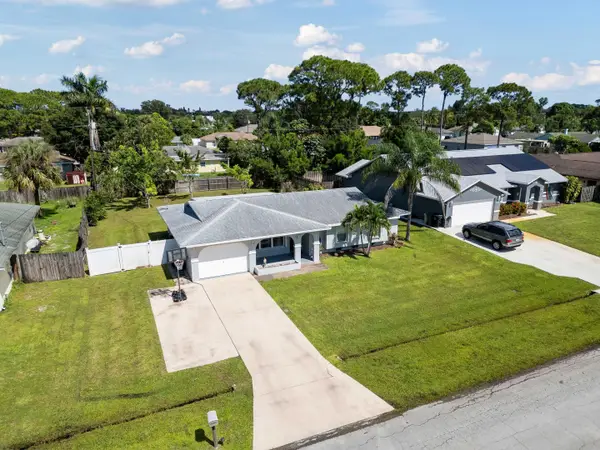 1167 SE Proctor Lane, Port St Lucie, FL 34983