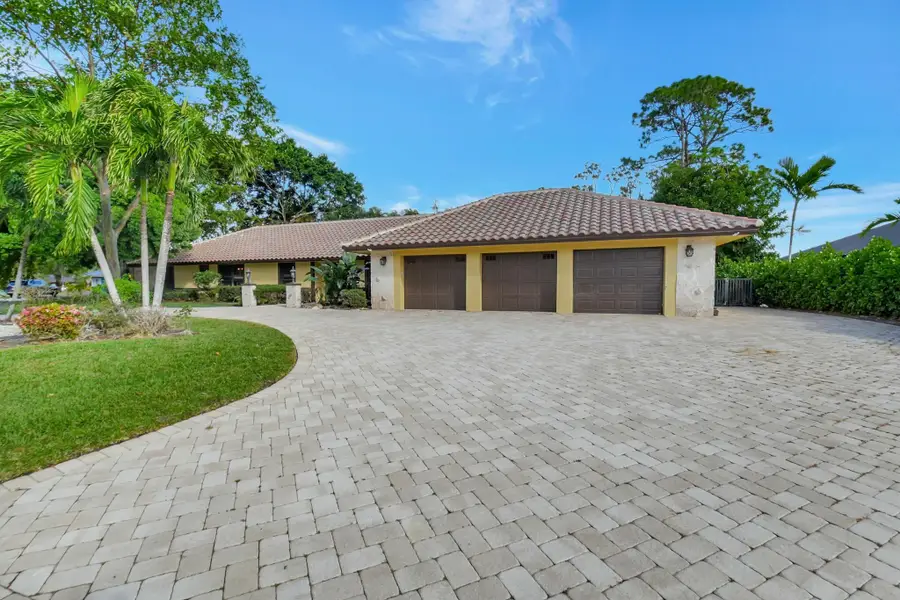 581 S Country Club Drive, Atlantis, FL 33462 - #3