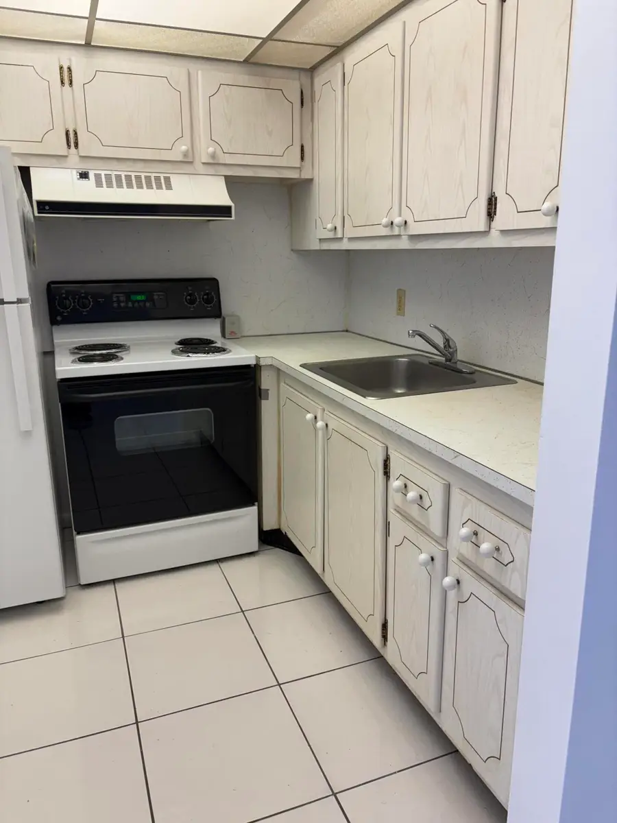 113 Berkshire E, West Palm Beach, FL 33417 - #2