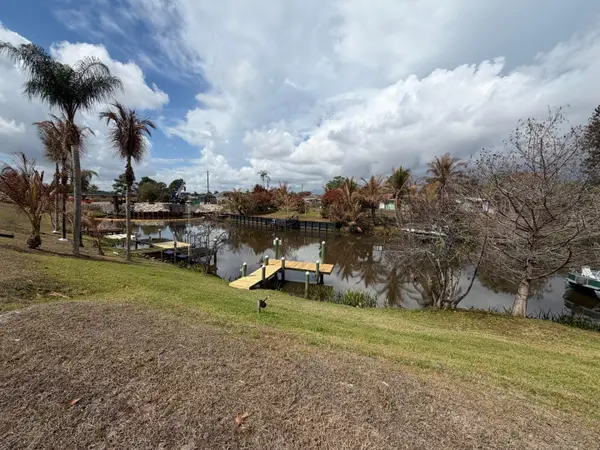 880 SE Degan Drive, Port St Lucie, FL 34983