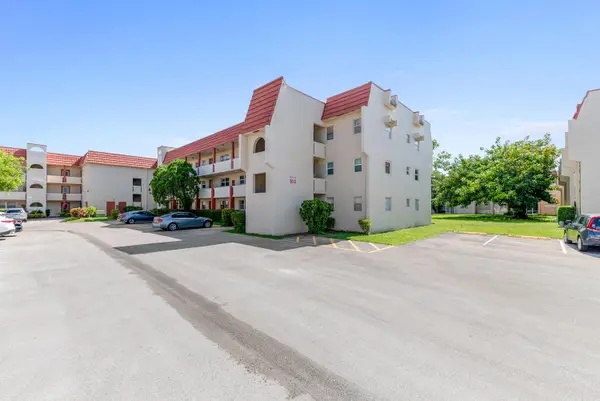 8000 Sunrise Lakes Drive E #112, Sunrise, FL 33322