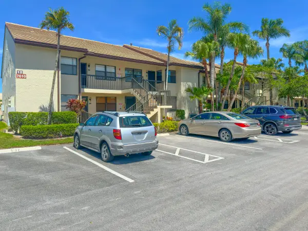 7610 Tahiti Lane #201, Lake Worth, FL 33467