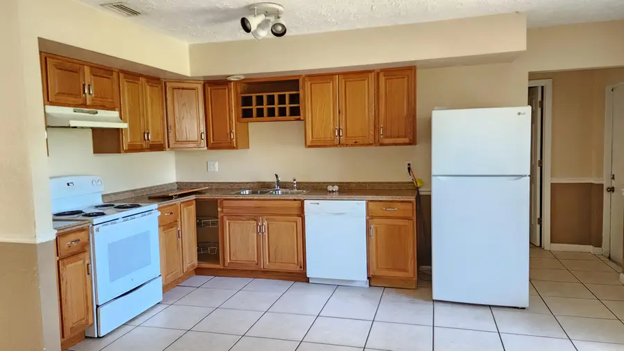 342 NE Surrey Street, Port Saint Lucie, FL 34983 - #3
